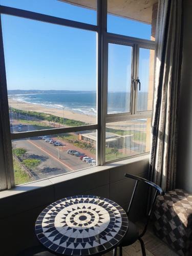 DURBAN BEACHFRONT Tenbury 903 - Tap to explore photos