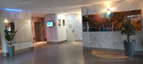 Lobby, Beach Suite Israel- Private Jacuzzi Garden Suite & Gym, 3 Min Walk To Beach ביץ סוייט ישראל- ג'קוזי  in Ashkelon