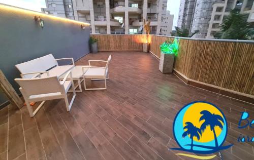 Private Jacuzzi Garden Beach Suite, Gym, 3 Min Walk To Beach דירת גקוזי ספא גינה ענקית 3 דקות הליכה לים וחדר כושר