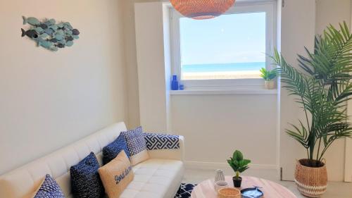 The Shore @ Atlantic Beach - Waterfront Beach House, Tiny Pool, Terrasse in Espinho