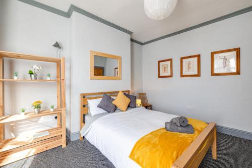 Guestroom, Knoclaid Sparkle Stays near Croxteth Hall & Country Park