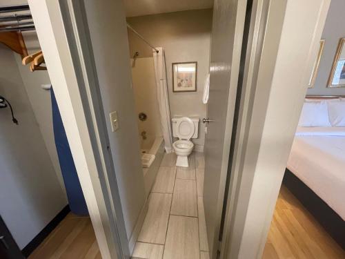 La Quinta Inn by Wyndham Pleasant Prairie Kenosha - image 10