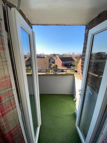 Bright, Spacious, modern Interior Decor 2 bedrooms Apartment with amazing views 2