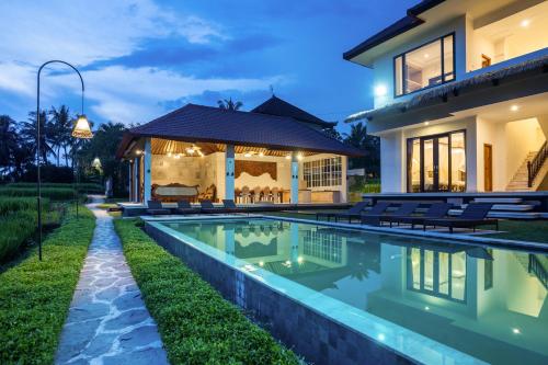 Four-Bedroom Villa with Private Pool image 10