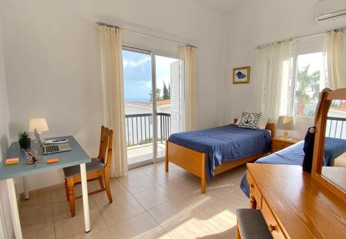 VILLA ALICIA with priv pool, beautiful garden and shady veranda- 5 min to the beach, Peyia (foto 9)