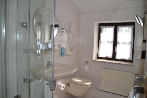 Landhaus Wolf - wir freuen uns Room Type - Twin Room