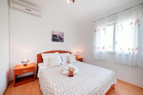 Apartment with Terrace image 8