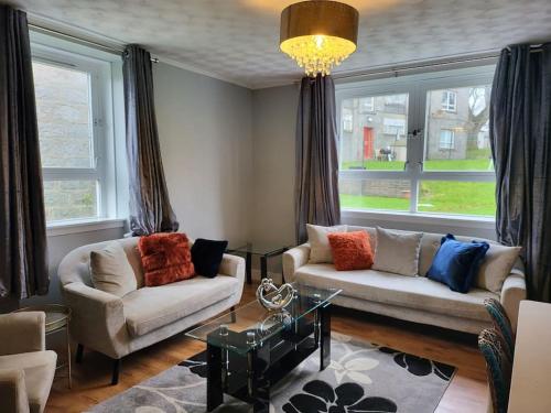 4 Bedroom Apts at Sensational Stay Serviced Accommodation Aberdeen- Powis Crescent - image 6