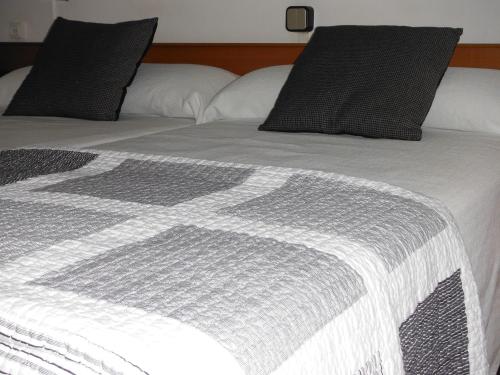 Double or Twin Room with Balcony and with Private Bathroom image 4