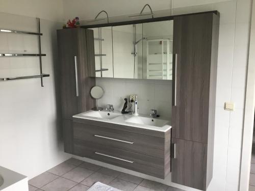 Badkamer, casa matteo de haan Grote straat 152 in De Haan