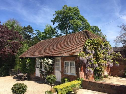 B&B Basingstoke - Charming one bedroom cottage - Bed and Breakfast Basingstoke