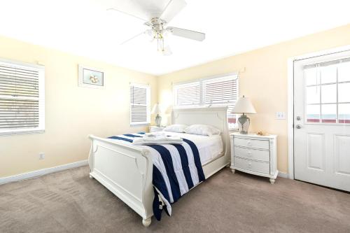 Morning Star 4 Bedrooms Sleeps 10 Pet Friendly Ocean Front - image 11