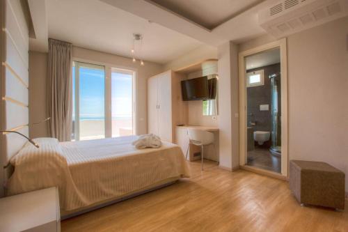 Hotel Commodore - image 6