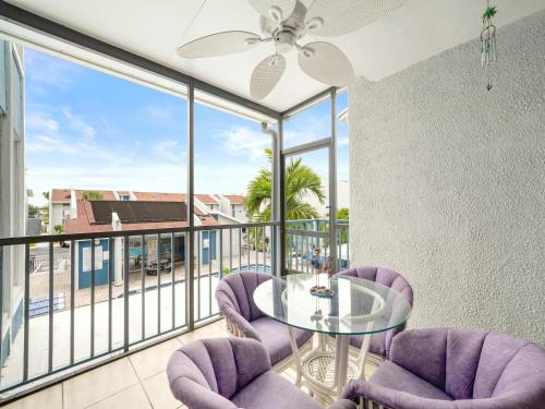 Madeira Beach Yacht Club 337G 2 Bedroom Sleeps 6 Pool View Heated Pool