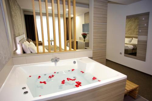 Pezsgőfürdő, Terme Paradiso - Hotel Paradiso in Dobova