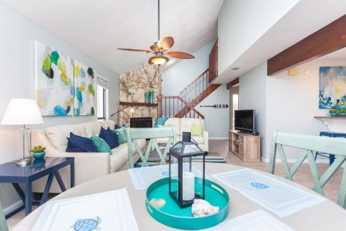 Napping Turtle 3 Bedrooms Ocean Front Sleeps 9 Wireless Internet - image 7
