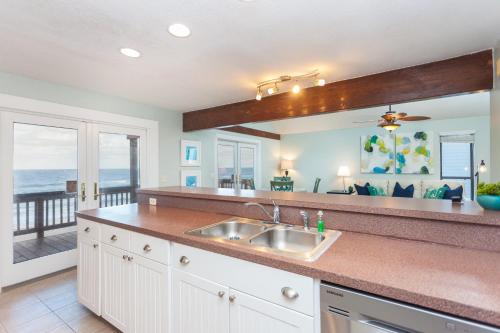 Napping Turtle 3 Bedrooms Ocean Front Sleeps 9 Wireless Internet - image 12
