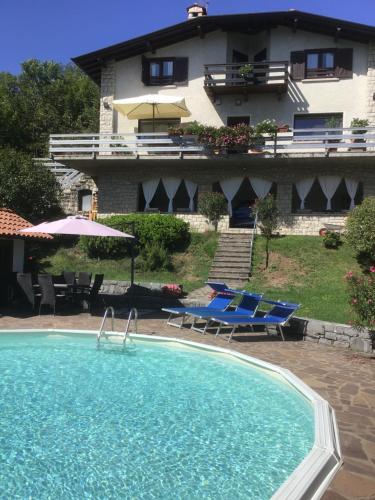 Casa Acquaviva piscina vista lago 016200CNI-00032 gîte à louer Gazzaniga