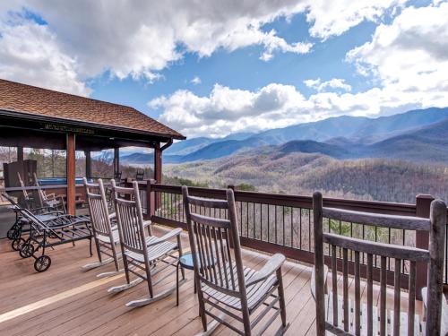 Resting Bears 3 Bedrooms Sleeps 8 Fireplace Pool Golf Hot Tub View