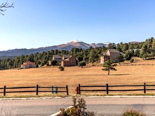 DB Mountain 2 Bedrooms Firepit WiFi Jetted Tub Fenced Yard Sleeps 6 - image 2