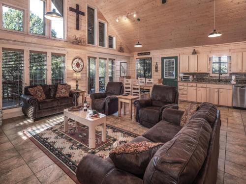 Wine N Pines, 2 Bedrooms, Sleeps 6, Hot Tub, Fireplace, Flat Panel TV - Alto