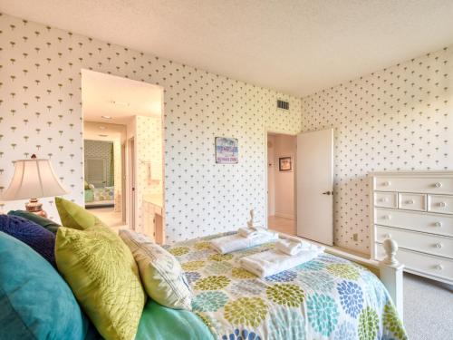 Spinnaker's Reach 704 Ocean View Pool 3 Bedroom Sleeps 8 - image 11