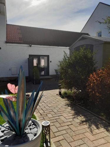 Dalgety Bay Luxury Studio Apartment in Saint Davids