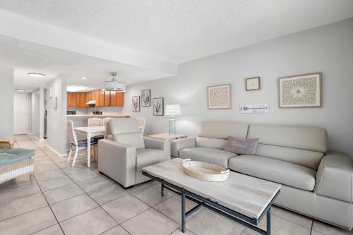 Four Winds F15 2 Bedrooms WiFi Washer Dryer Sleeps 7 2 Heated Pools - image 8