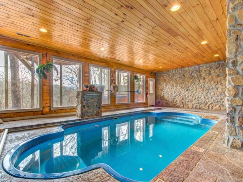 B&B Pigeon Forge - Splashing Sunrise, 2 Bedrooms, Private Pool, Arcade, Hot Tub, Sleeps 6 - Bed and Breakfast Pigeon Forge