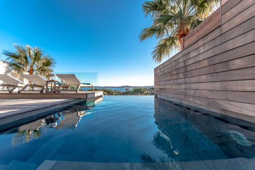 Villa classée 5 étoiles contemporaine vue magique Golfe de Saint Tropez - Location, gîte - Sainte-Maxime