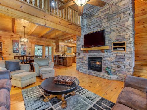 Southern Sweet T 2 Bedrooms Pool Table Hot Tub WiFi Arcade Sleeps 10 - main image