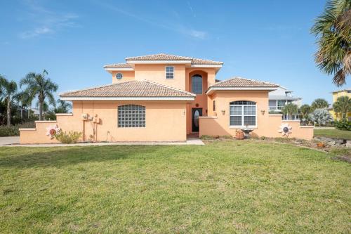 Sunshine Beach 3 Bedrooms Private Pool WiFi Pet Friendly Sleeps 8 - main image