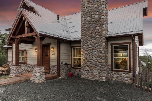 Casa Oso Grande 4 Bedrooms Sleeps 10 Foosball Hot Tub Fireplace - image 7