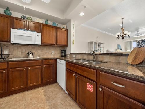 Yacht Harbor 475 2 Bedrooms WIFI Views Sleeps 6 - image 12