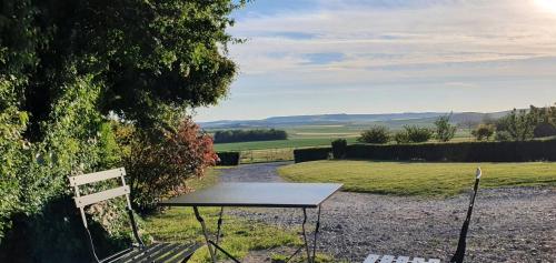 Gîte La Vue, Gîte 2 personnes au calme, vue exceptionnelle gîte à louer Le Colombier