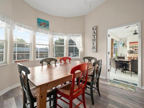 Cool Water 3 Bedrooms Sleeps 7 Private Pool Pet Friendly WiFi - image 11