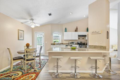 Palm Villa 4 Bedroom Private Pool Screened Lanai Washer Dryer Sleeps 7 - image 12