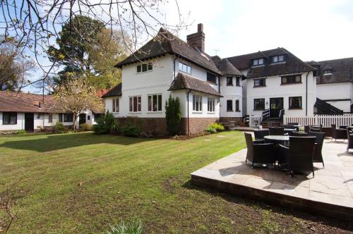 The Roundabout Hotel - image 5