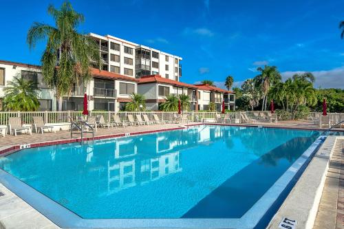 Bahia K-206 Updated 2 Bedroom Sleeps 4 Bay View Heated Pool WiFi - main image