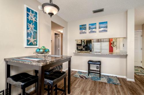 Bahia K-206 Updated 2 Bedroom Sleeps 4 Bay View Heated Pool WiFi - image 10