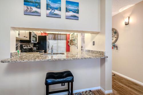 Bahia K-206 Updated 2 Bedroom Sleeps 4 Bay View Heated Pool WiFi - image 13
