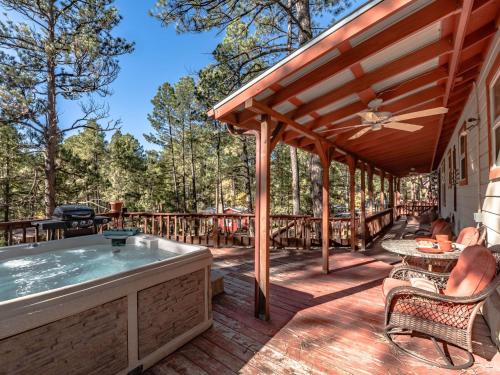 Winterfell 2 Bedrooms Sleeps 4 WiFi Gas Grill Hot Tub Fireplace New Mexico