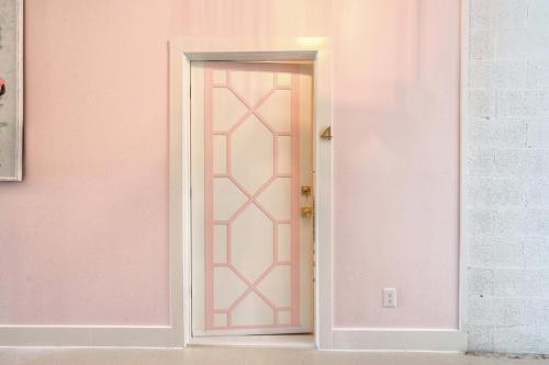 Room 4 Oleander Hotel Downtown Galveston Hotel Near Cruise Terminal & Beach - image 2