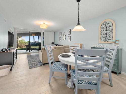 Hibiscus 103-D 2 Bedrooms Ground Floor Pools Wifi Sleeps 4 Florida