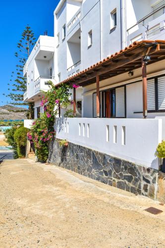 Giannis & Maria Gramvousaki Apts, Agia Marina (Foto 7)