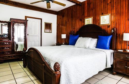 Fosters West Bay Resort