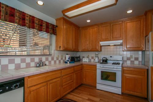 Big Bear Mountain Escape - image 8