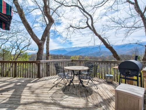 Mountain Treasure, 2 BR, Pool Access, Hot Tub, Sleeps 6