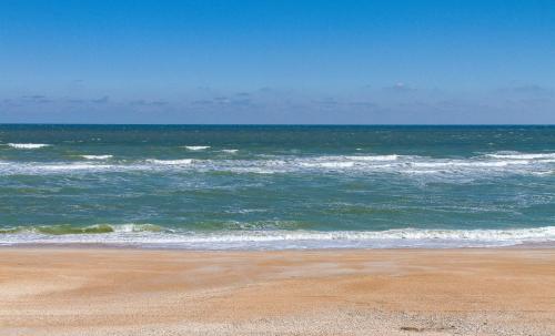 Ponte Vedra Blvd 2353 4 Bedroom Sleeps 15 Beach Front Wrap-Around Deck - image 3