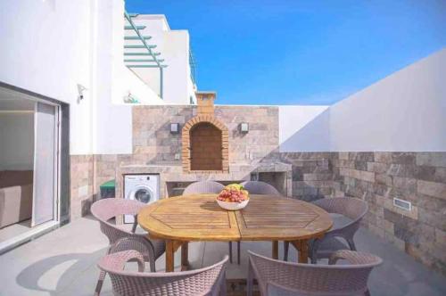 Villa Renata with private heated pool and hot tub gîte à louer Playa de los Pocillos